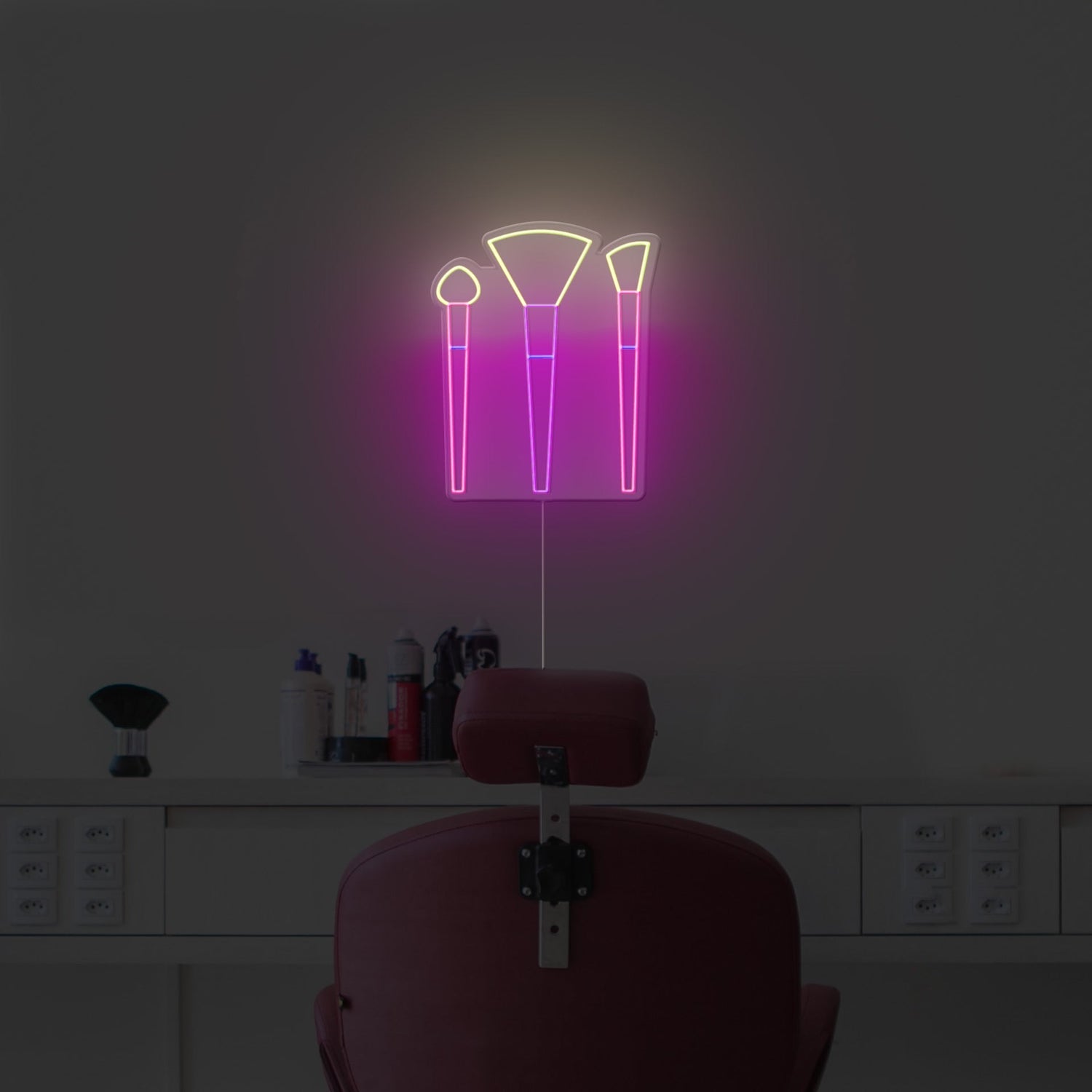 makeup-brush-neon-sign